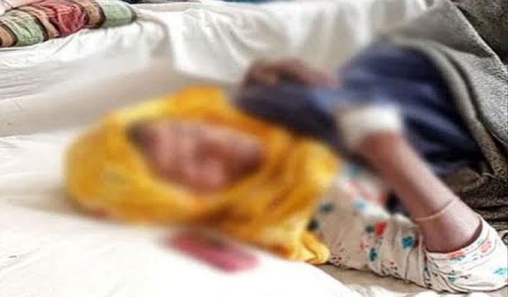 নারীর হাত-পা বেঁধে যৌনাঙ্গে ঢেলে দেয়া হয় মরিচের গুঁড়া